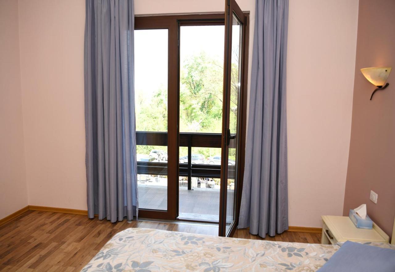 Hotel Restaurant Dreri Tirana Kültér fotó