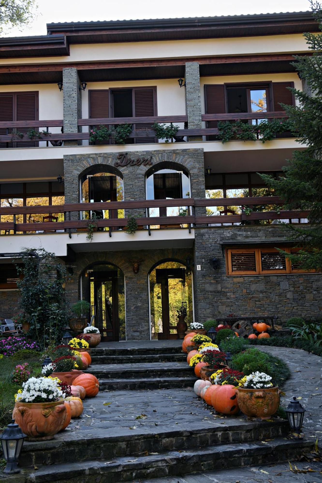 Hotel Restaurant Dreri Tirana Kültér fotó