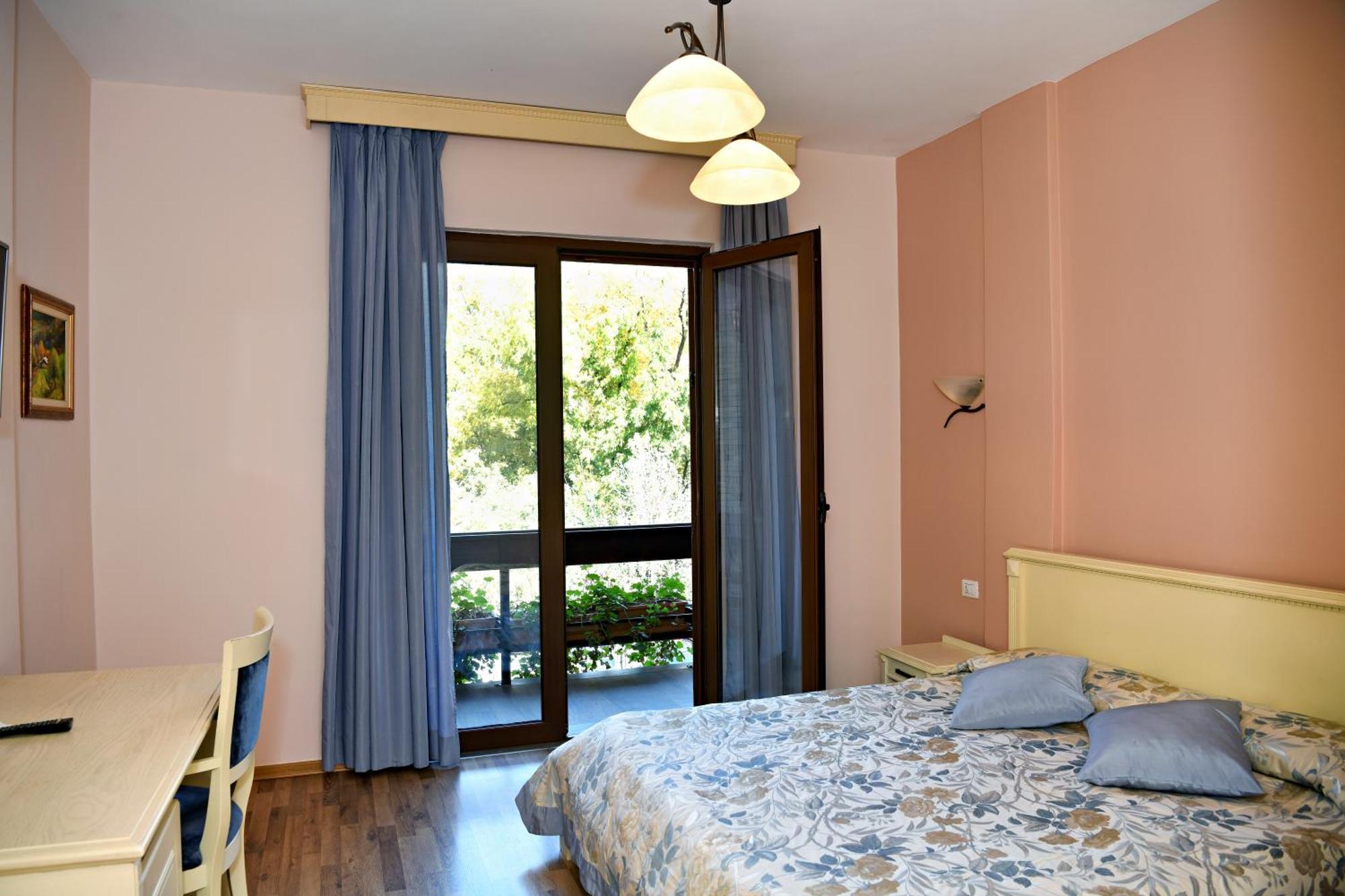 Hotel Restaurant Dreri Tirana Kültér fotó