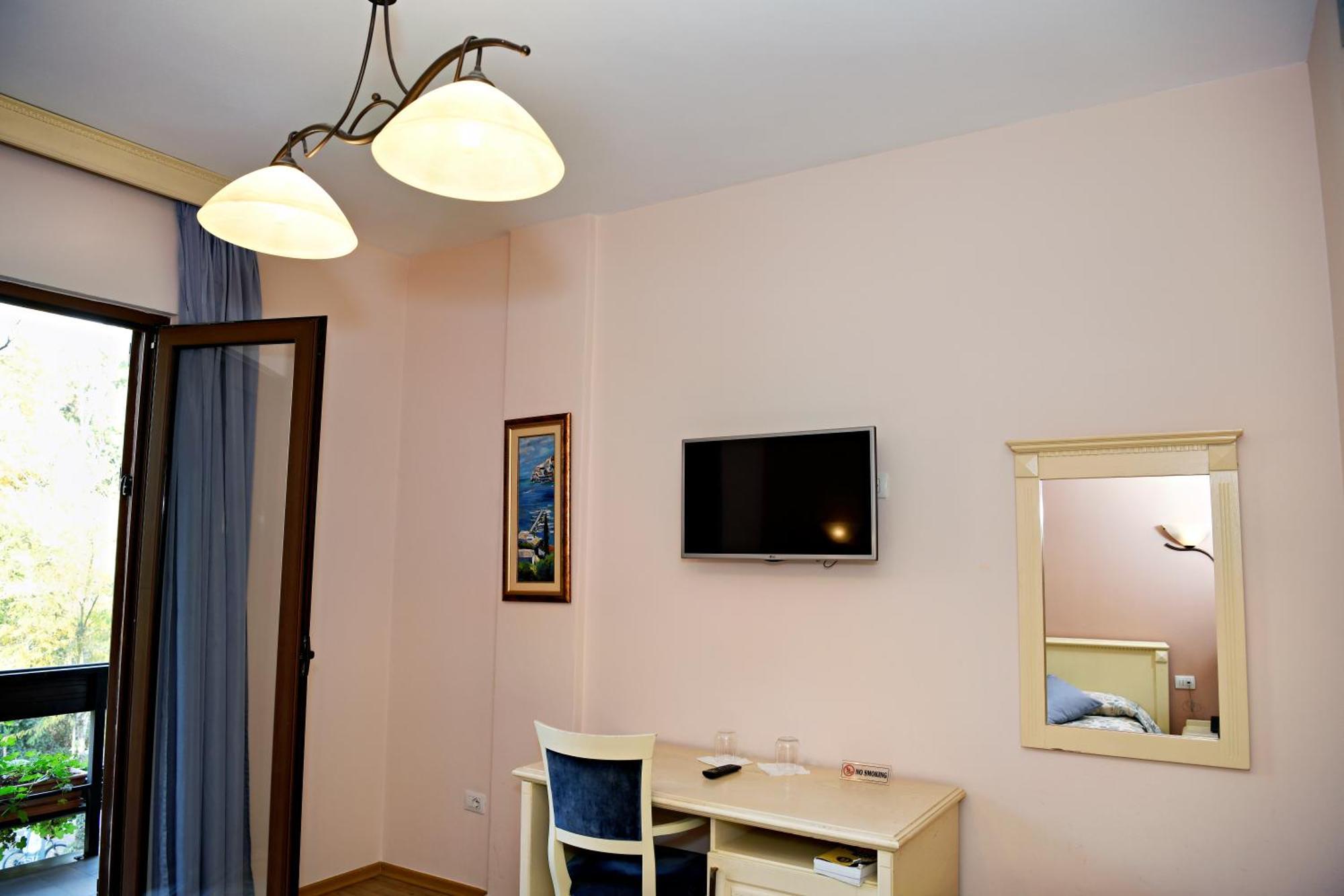 Hotel Restaurant Dreri Tirana Kültér fotó
