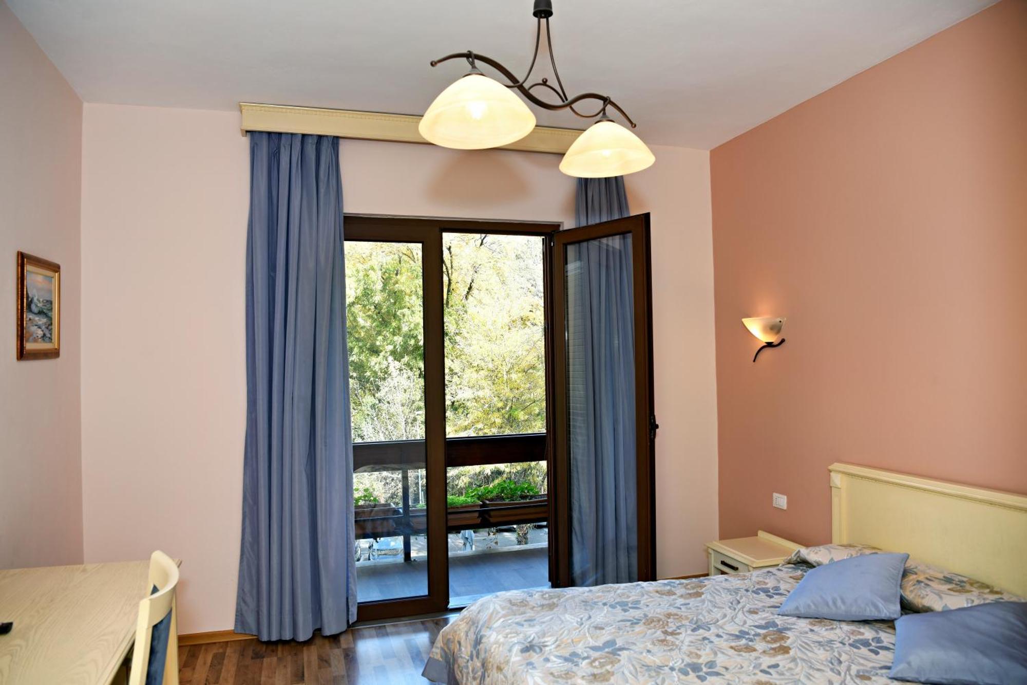 Hotel Restaurant Dreri Tirana Kültér fotó